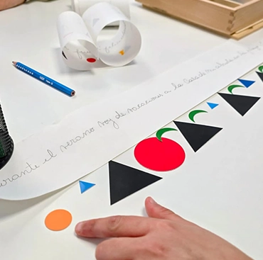 Juego libre en exterior Montessori