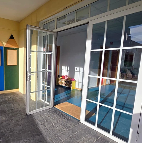 Niños aprendiendo en Montessori Nova School